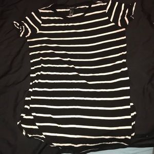 Black and white short sleeve tee